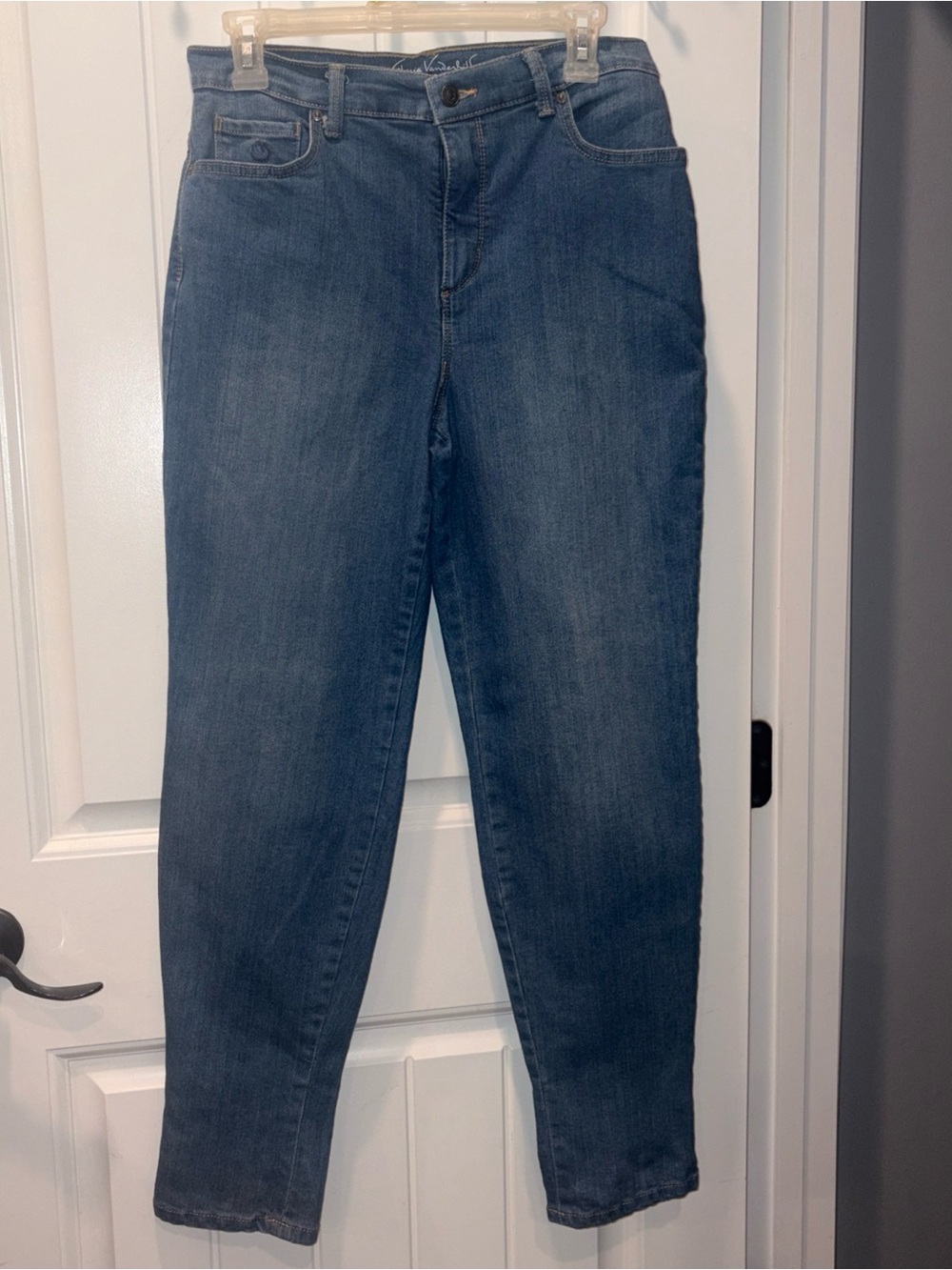 gloria vanderbilt all around slimming Woman’s Size 8 Med. Wash